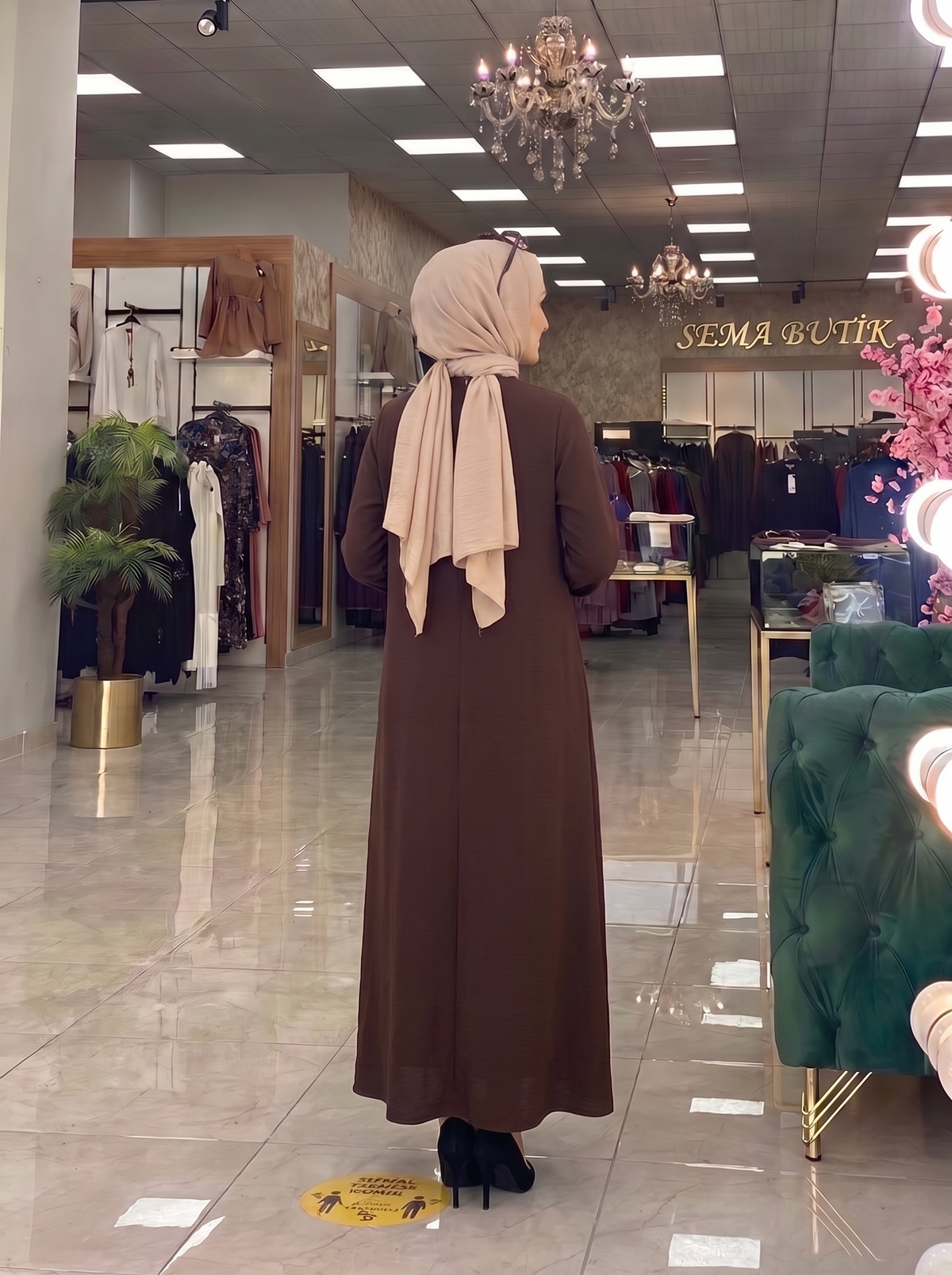 Kahverengi Taşlı Elbise - arka görünüm