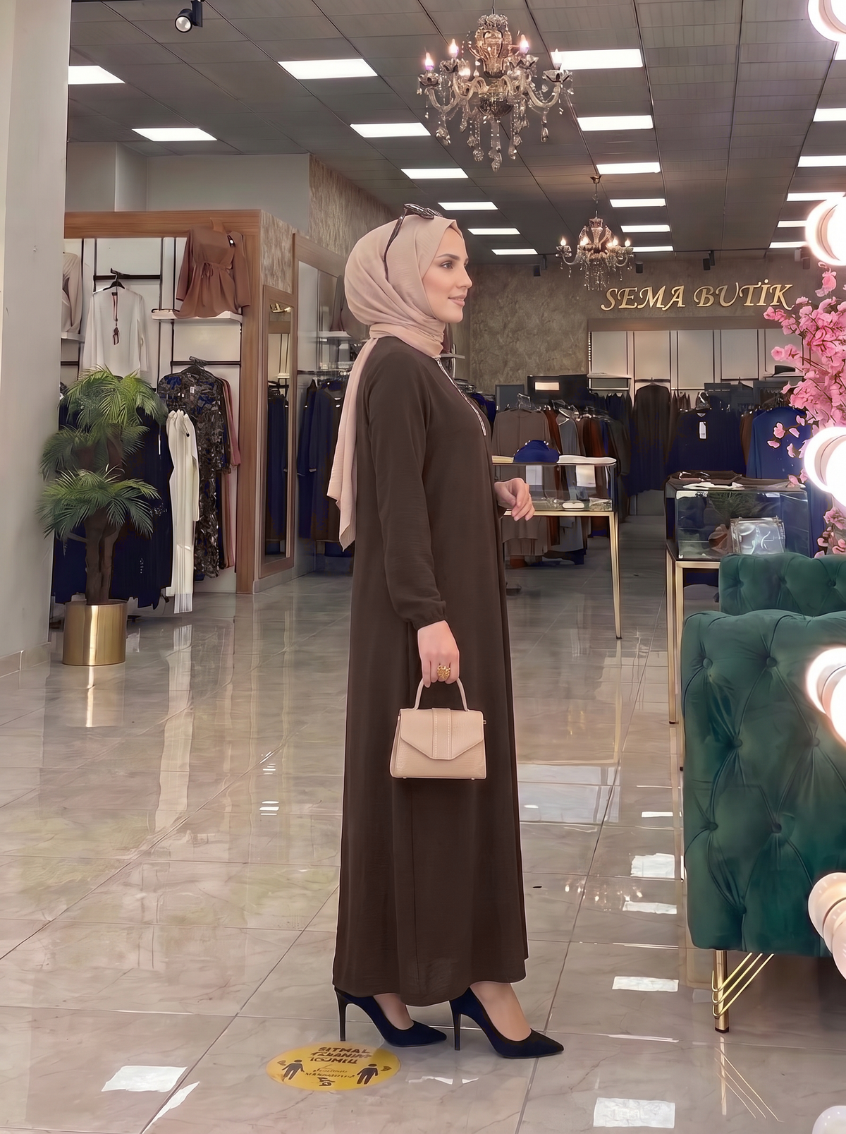Kahverengi Taşlı Elbise - yan görünüm